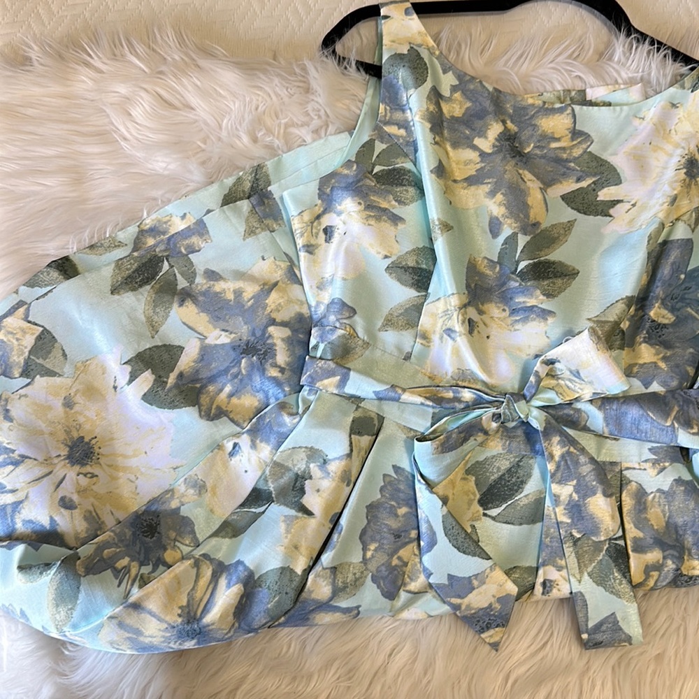 Jessica Howard - light blue dress with floral print - size 12